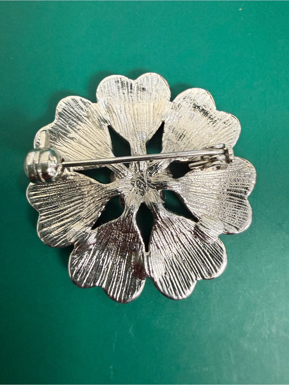 1960s Seven Heart Aurora Borealis Rhinestone flower brooch - Picture 3 of 5